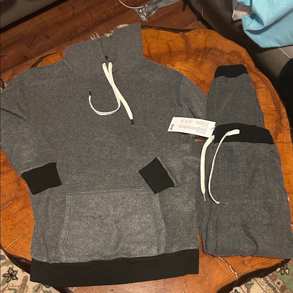 Feat Gray Women’s Sweatsuit 2-Piece Jogger Set Small Hoodie SOFT NWT *callout